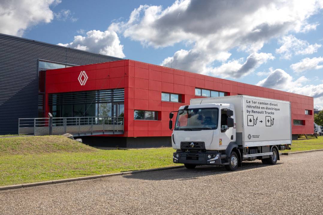 Renault Trucks omologa in Francia il primo autocarro elettrico convertito