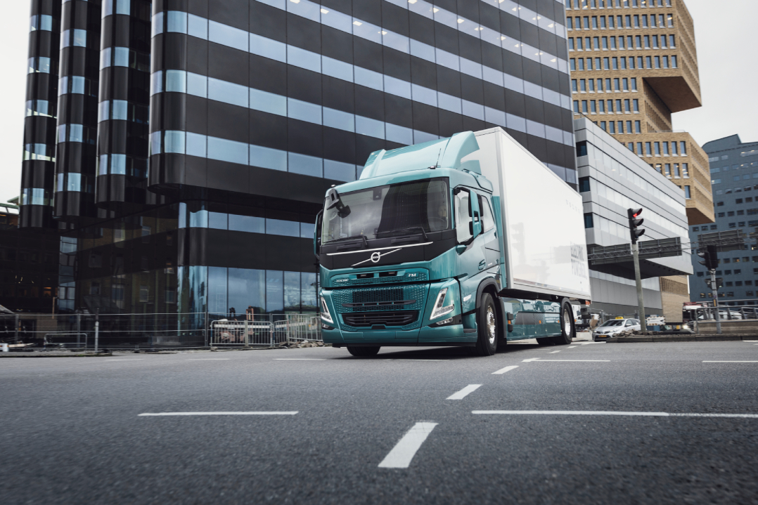 Elettrico in aumento – Volvo Trucks mantiene la sua posizione di leader