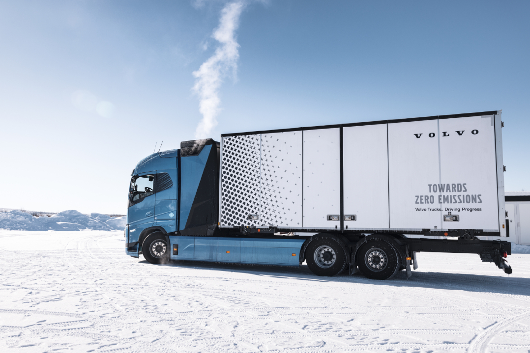 Primato: Volvo Trucks testa i camion elettrici alimentati a idrogeno sulle strade pubbliche