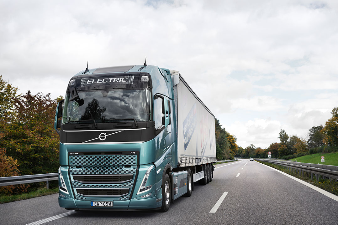 Volvo Trucks presenta un nuovo assale completamente elettrico per una maggiore autonomia