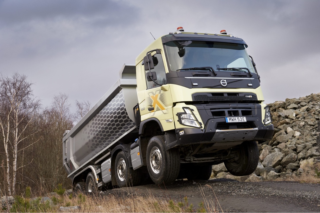 Volvo Trucks celebra dieci anni nell’industria della cantieristica