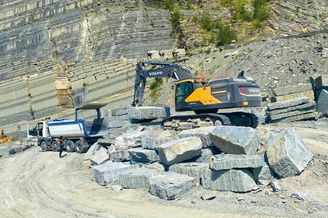Al cospetto della Pietra Serena