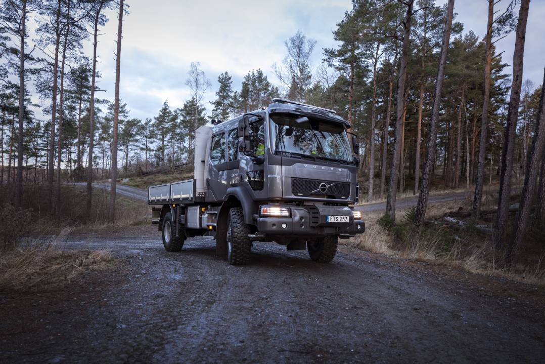 Volvo Trucks lancia il nuovo Volvo FL 4×4 aggiornato per incarichi impegnativi