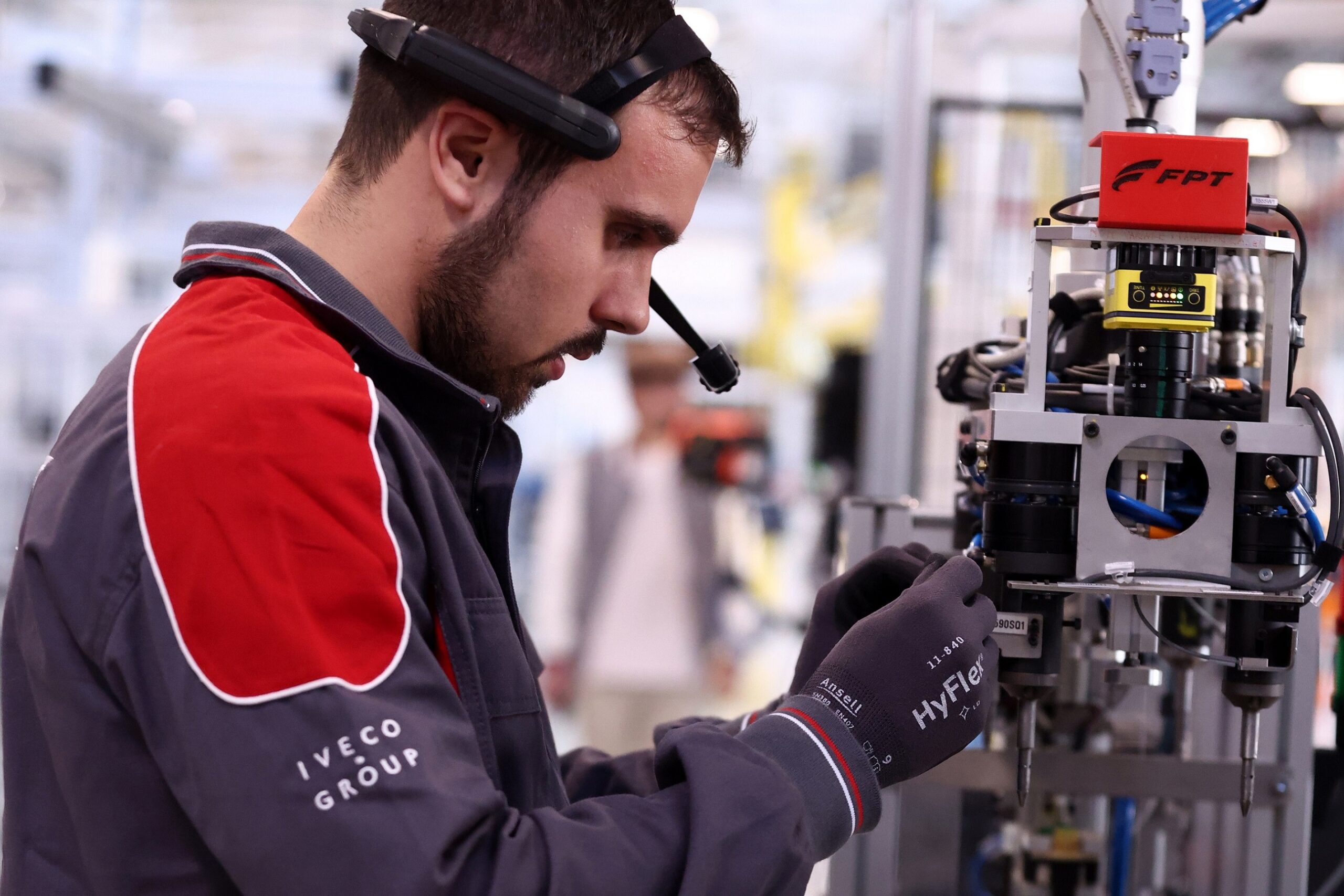 Iveco Group inaugura il nuovo stabilimento ePowertrain di Torino