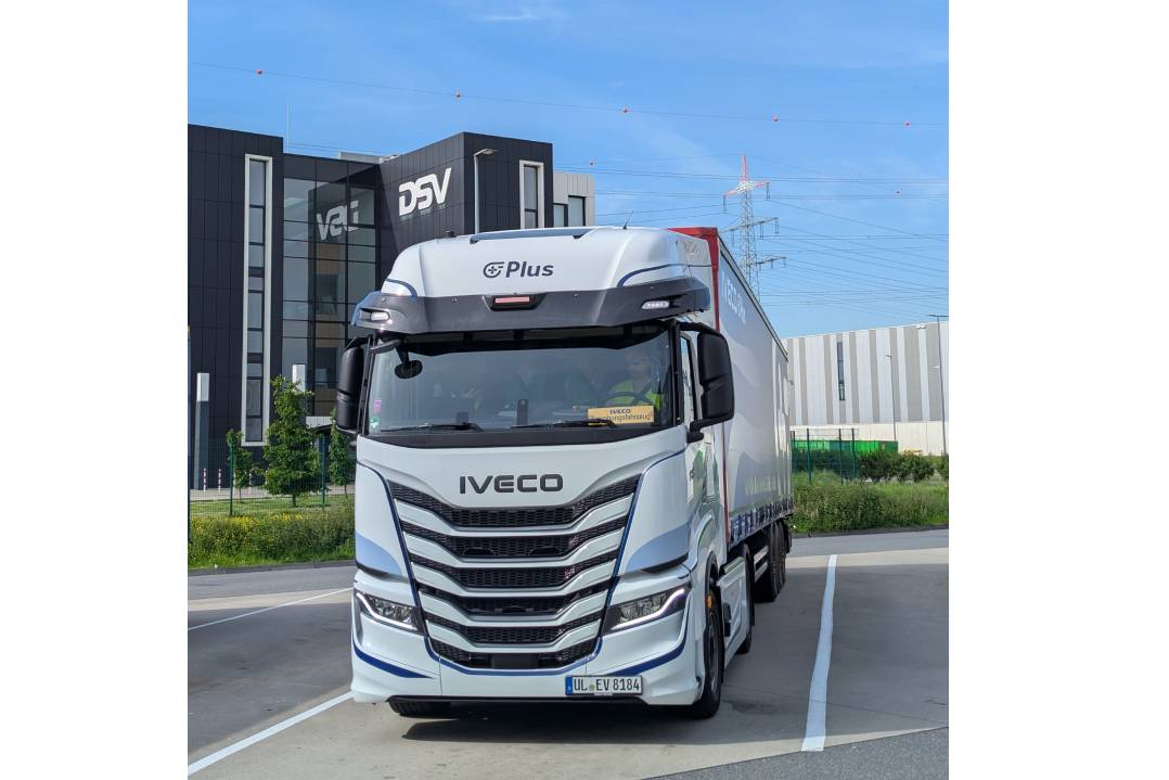 IVECO completa con successo il test di veicoli semi-autonomi con i partner Plus, DSV e dm-drogerie markt