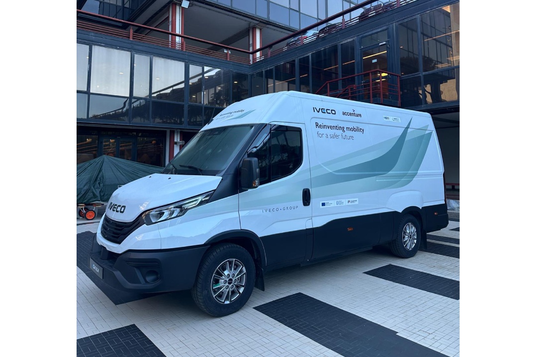 IVECO, con la collaborazione di Accenture, porta la sicurezza stradale a un nuovo livello attraverso la tecnologia V2X