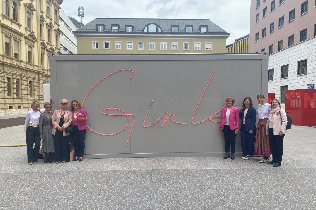 GIRLS WANTED, il progetto-manifesto di Niederstätter per ripensare il ruolo delle donne nel mondo del lavoro