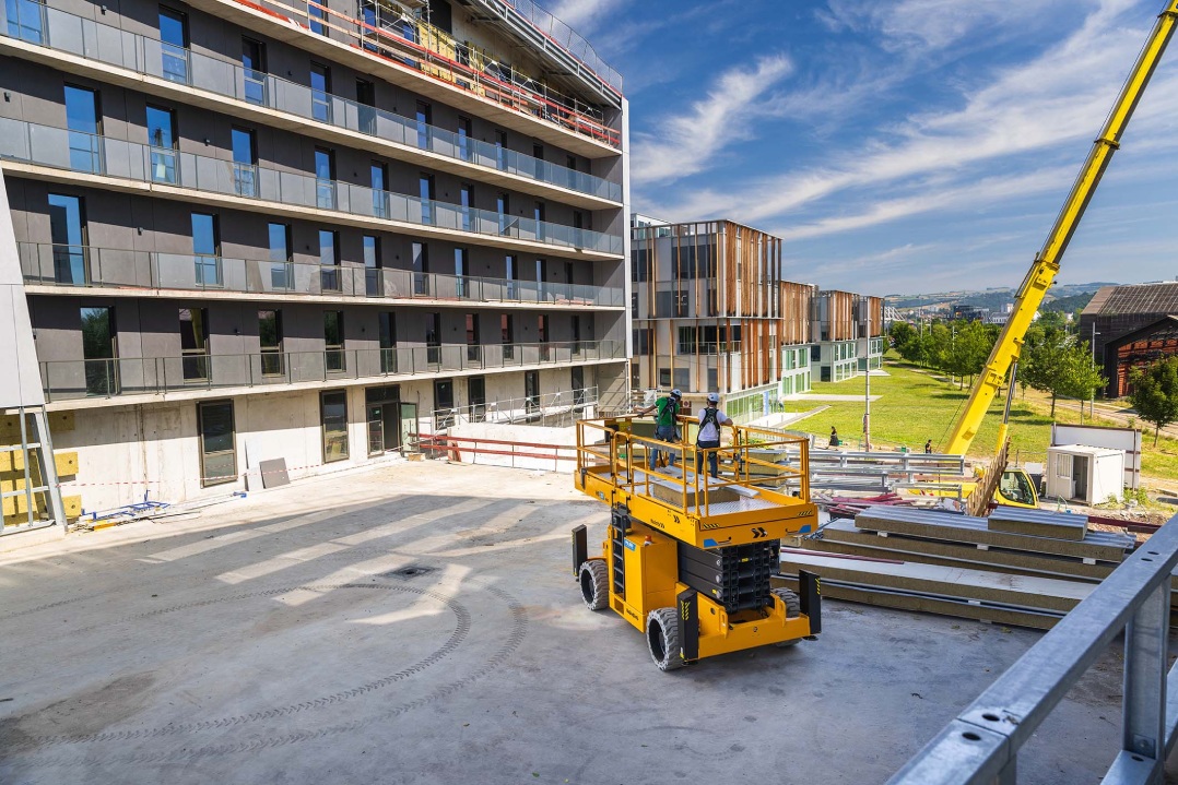 Haulotte presenta il nuovo scissor fuoristrada 100% elettrico HS21 E