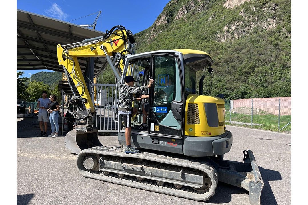 Niederstätter apre le porte ai giovani: una summer school per scoprire il mondo delle macchine edili