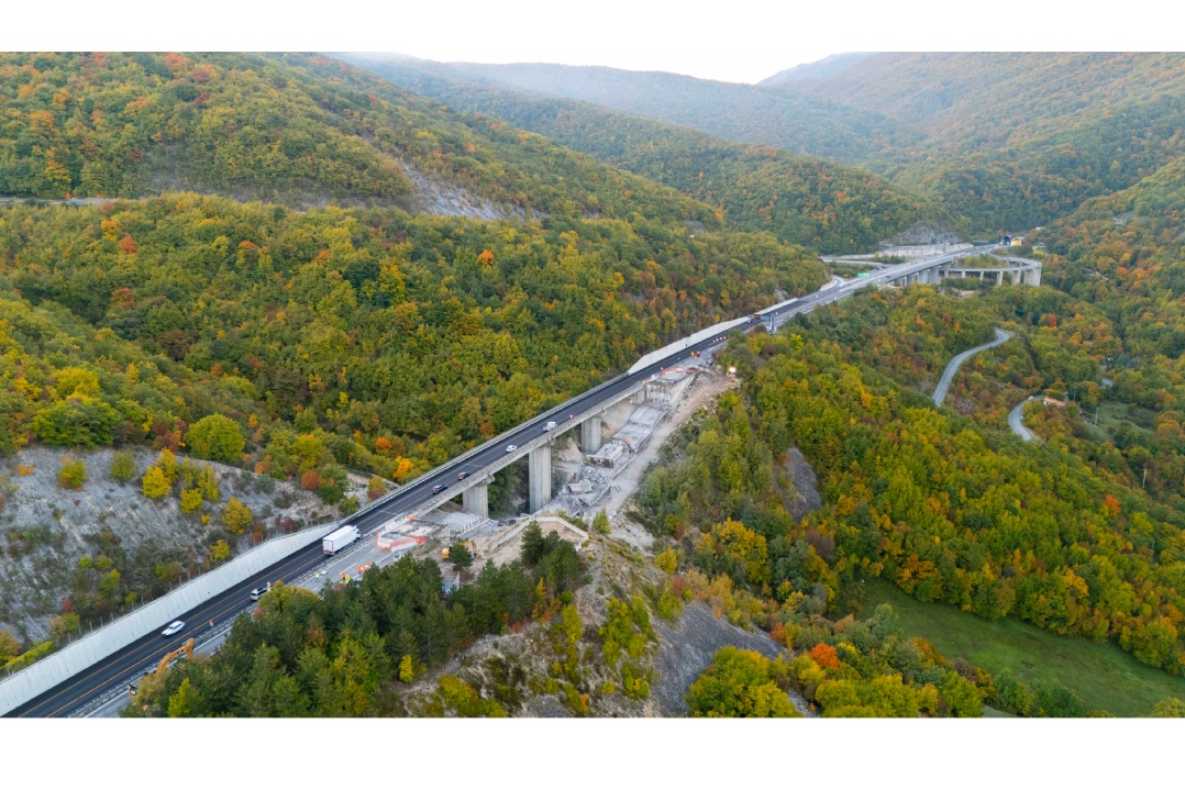 A24, completato l’abbattimento del viadotto Valle Orsara