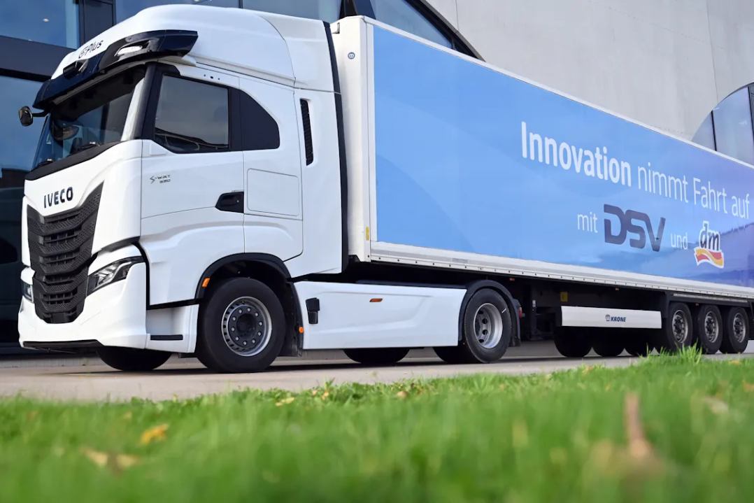 IVECO, Plus, dm-drogerie markt e DSV avviano il progetto pilota di guida autonoma