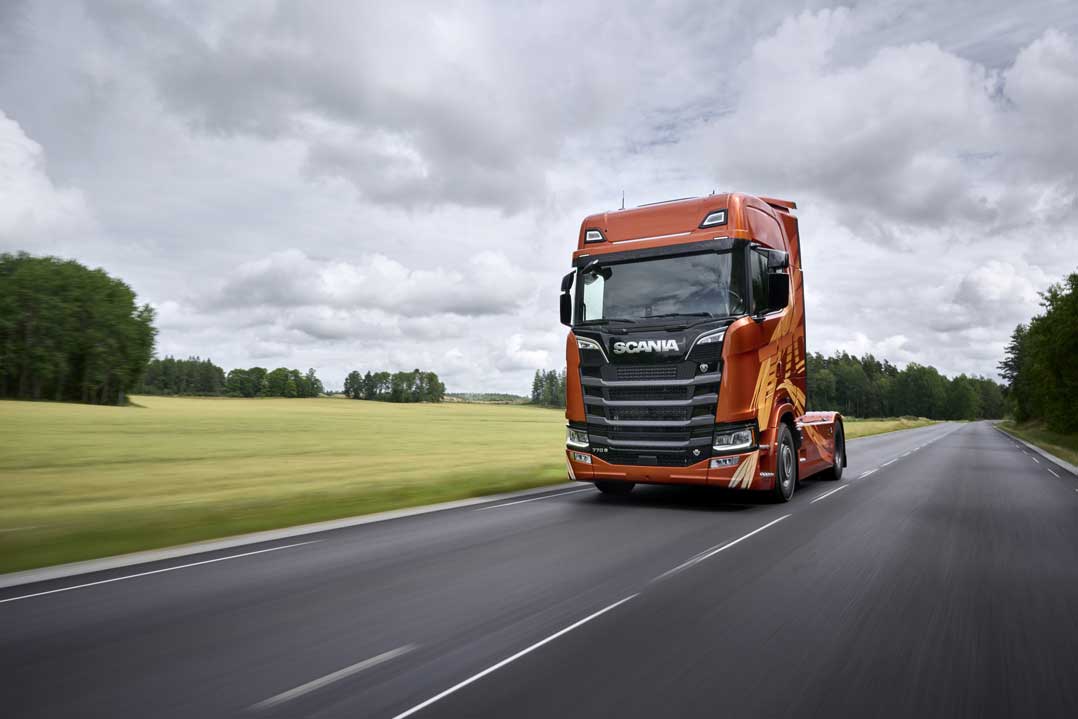 Logistica Sinisi ritira il primo Scania V8 Fire d’Italia