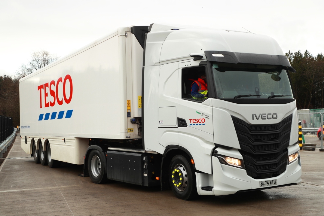 IVECO rafforza la logistica sostenibile con 42 nuovi IVECO S-Way CNG per Tesco in Scozia