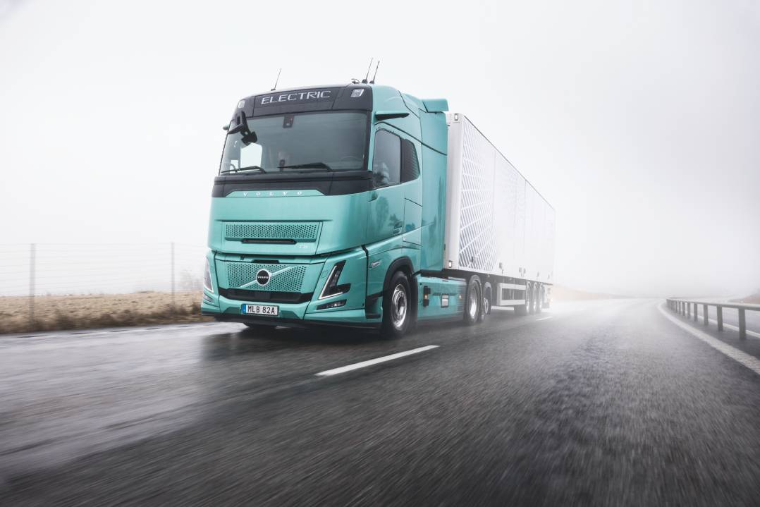 600 km di autonomia e ricarica superveloce: ecco il nuovo camion elettrico di Volvo