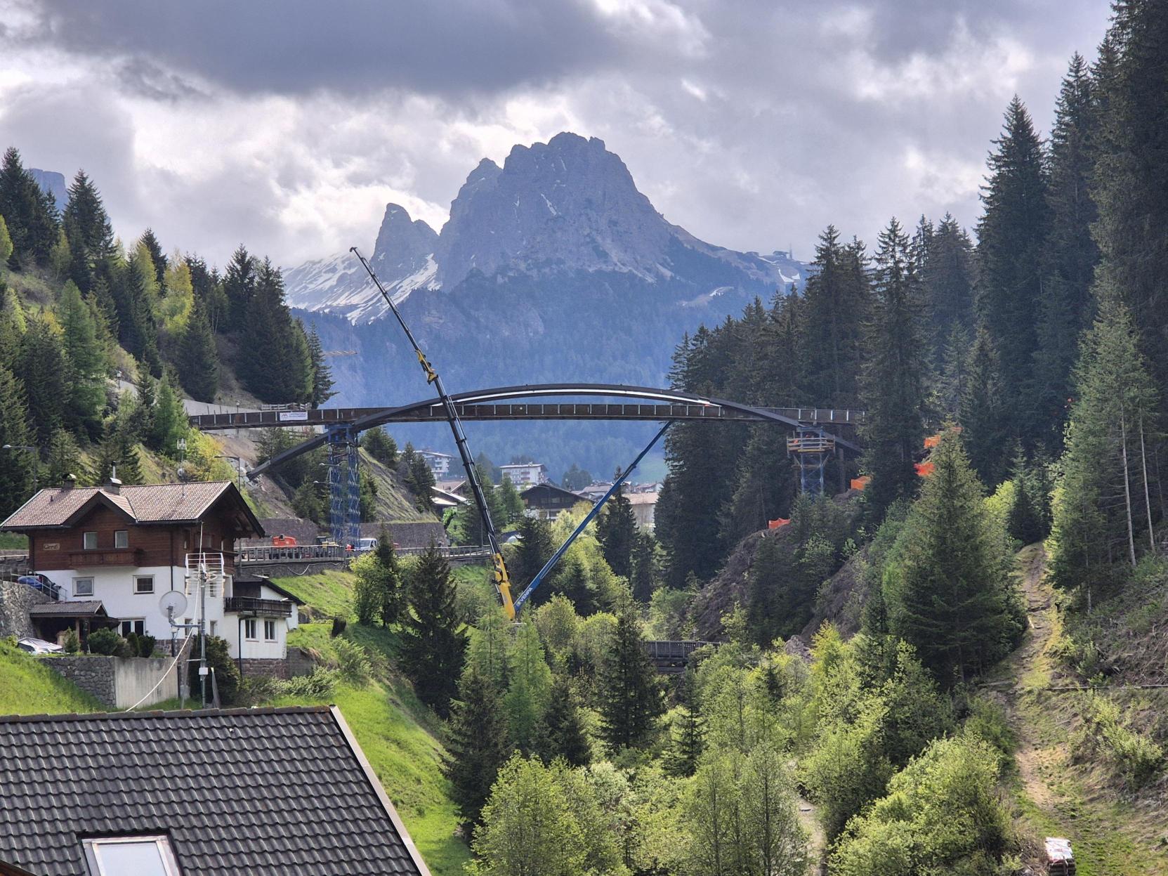 Ciclabile Rodaval: UniKit Doka al servizio di una passerella ciclopedonale da 80 metri in Val Gardena